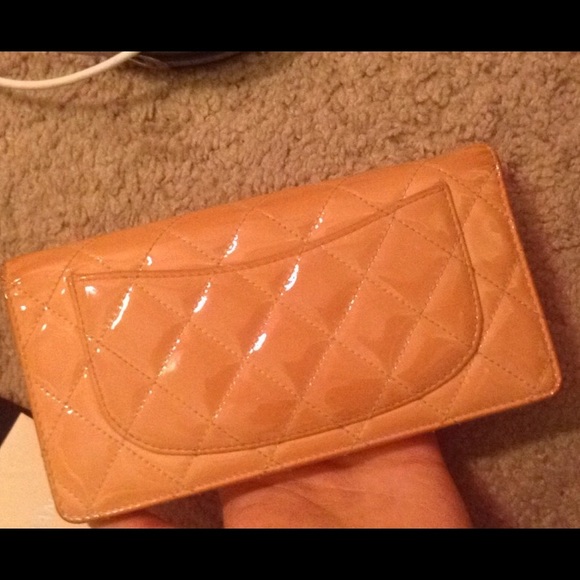 -SOLD- Chanel Patent Leather Quilted Wallet - Picture 3 of 4