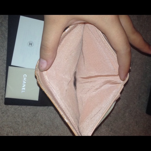 -SOLD- Chanel Patent Leather Quilted Wallet - Picture 4 of 4