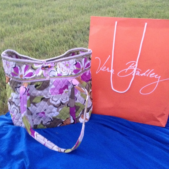 Last chance!!!! New Vera Bradley large tote