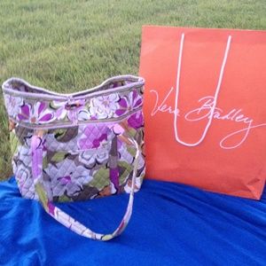 Last chance!!!! New Vera Bradley large tote