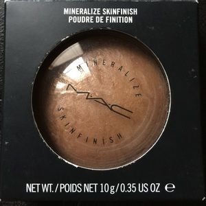 MAC mineralized skinfinish - global glow