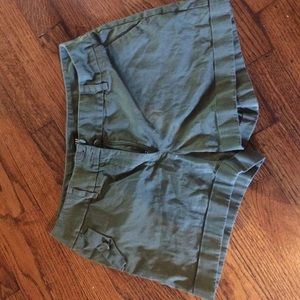 Cute h&m green shorts