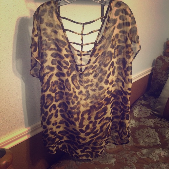 Leopard sheer hi-low top (Size 1X)