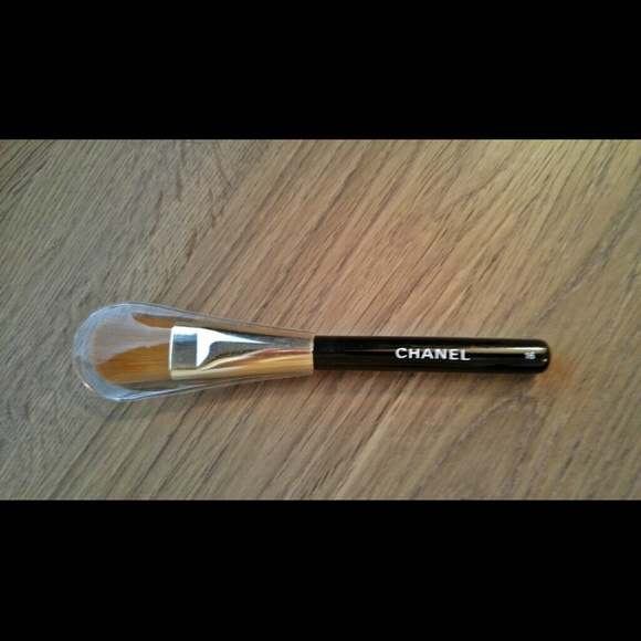 ❤❤❤ SOLD ❤❤❤ Chanel foundation brush