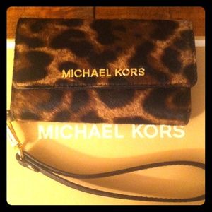Authentic Michael Kors wallet/iPhone 4 case
