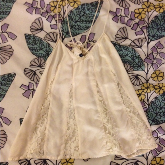 Cream white tank - Picture 1 of 4