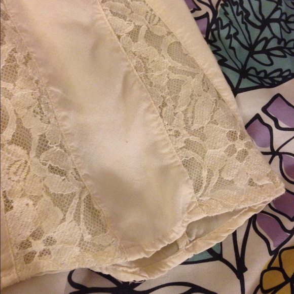 Cream white tank - Picture 2 of 4