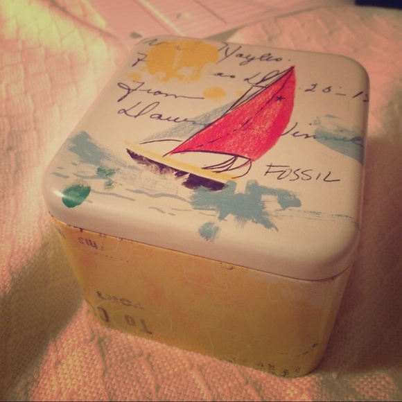 Fossil tin box