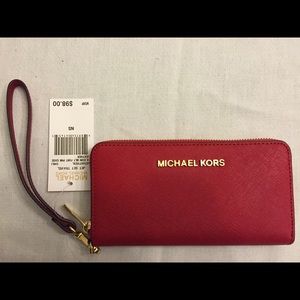 BRAND NEW MICHAEL KORS JET SET TRAVEL WALLET