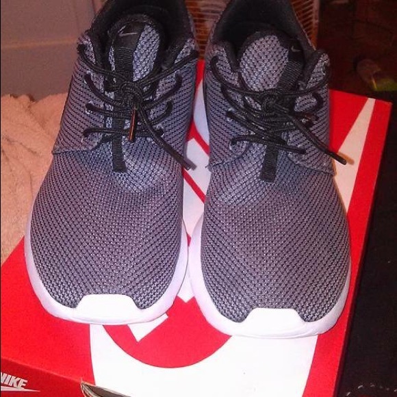 Roshe runs , grey , black and white - Picture 3 of 3