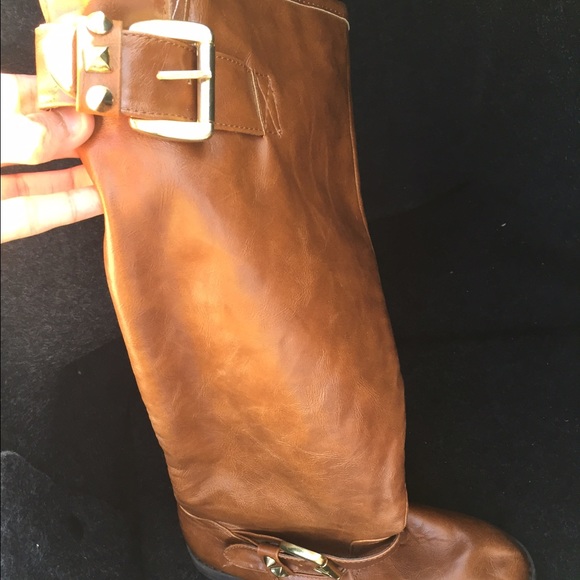 Beautiful tan riding boots!