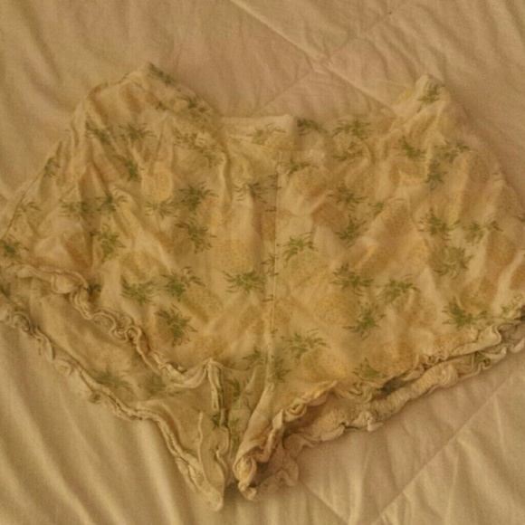 Aeropostale pineapple shorts - Picture 1 of 1
