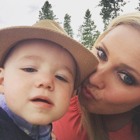 Meet Your Posh Buyer Seller Maile 🌸 @MaileCabral - Picture 2 of 4