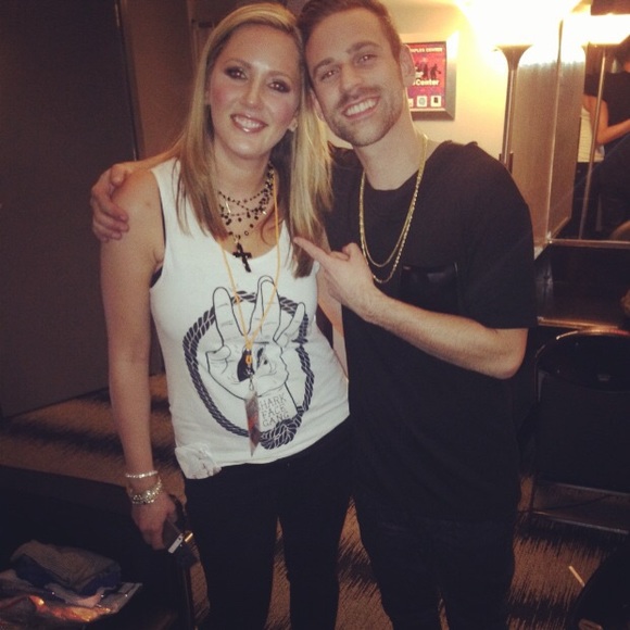 Meet Your Posh Buyer Seller Maile 🌸 @MaileCabral - Picture 3 of 4