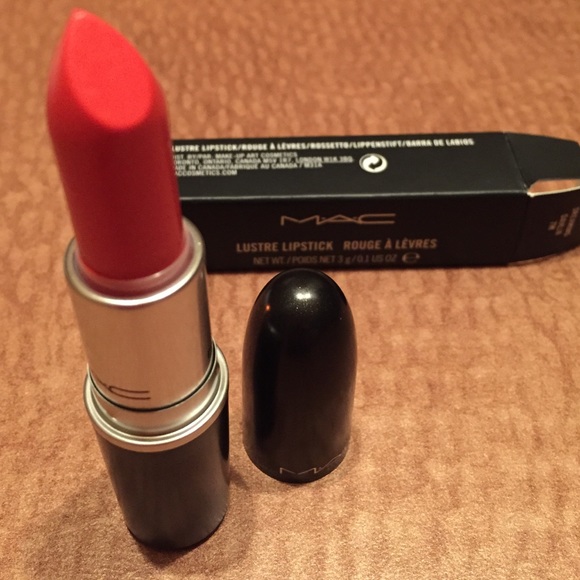 ❤️SOLD❤️Mac lipstick in dreaming dahlia lustre