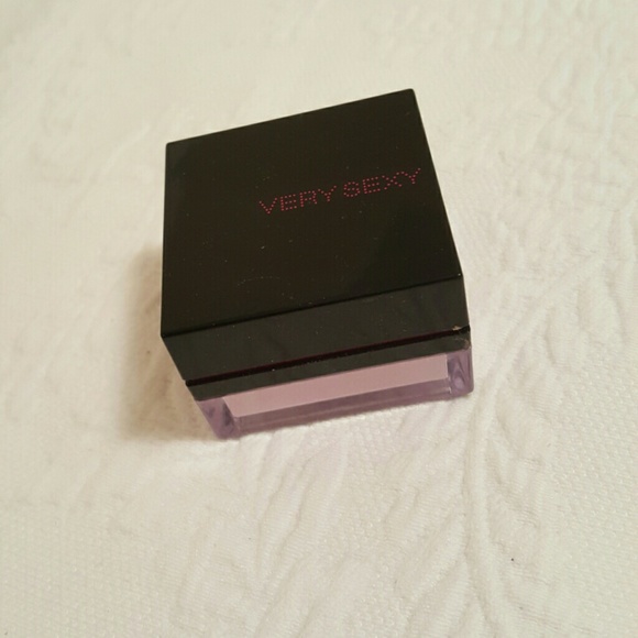 SOLD!ictoria's Secret Very Sexy powder - Picture 3 of 4