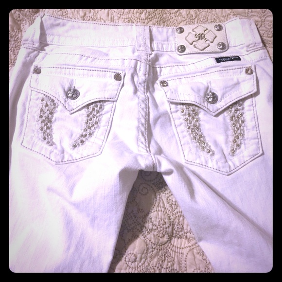 Miss Me white skinny jeans, sorry no trades ❤️