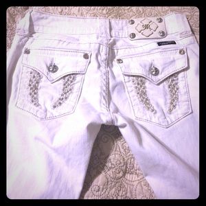 Miss Me white skinny jeans, sorry no trades ❤️