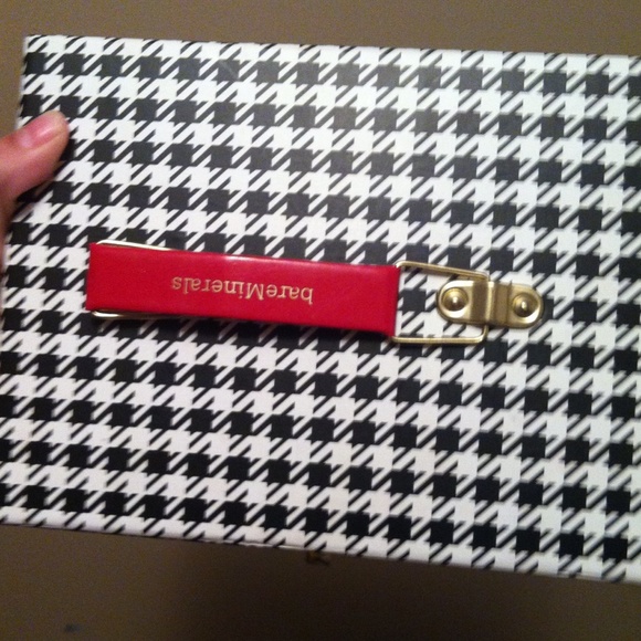 Bare minerals makeup box