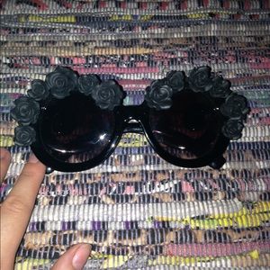 Black flower sunglasses