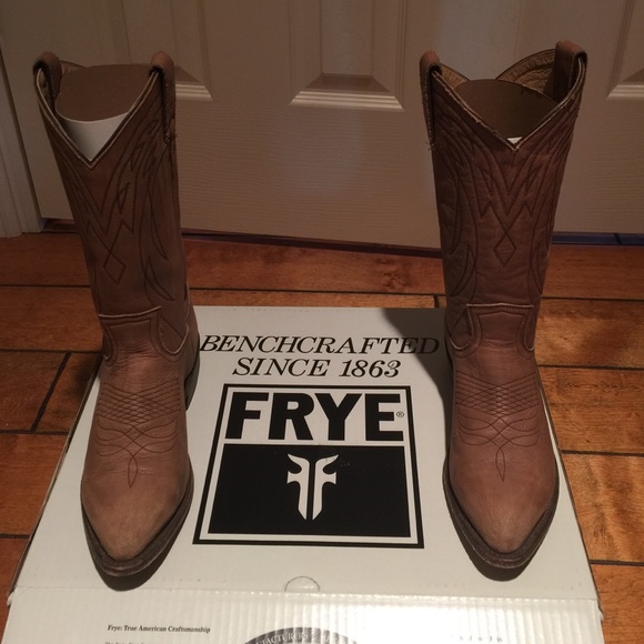 NWOT Women's 8 Frye Cowgirl boots (Billy)