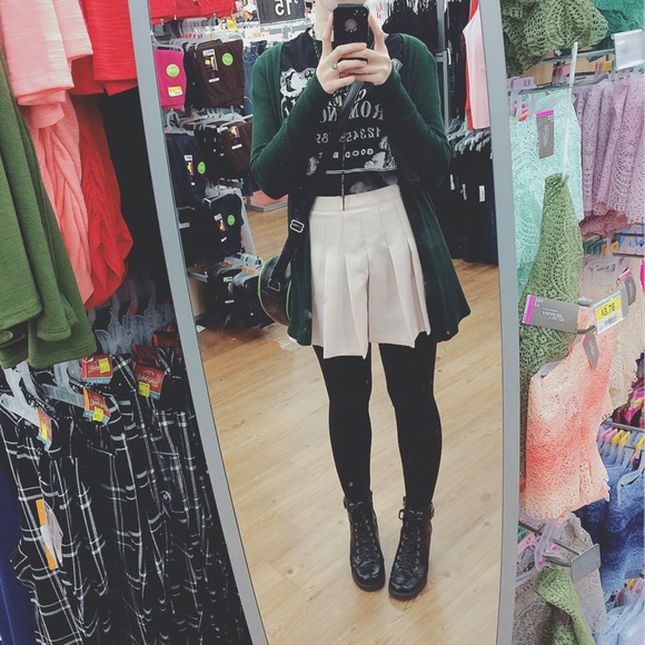 Meet your Posher, Annie - Picture 2 of 4