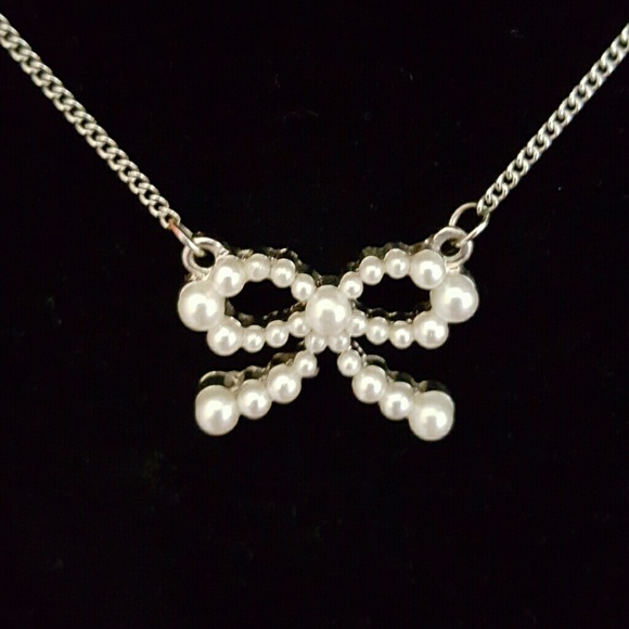 Pearl Bow Necklace