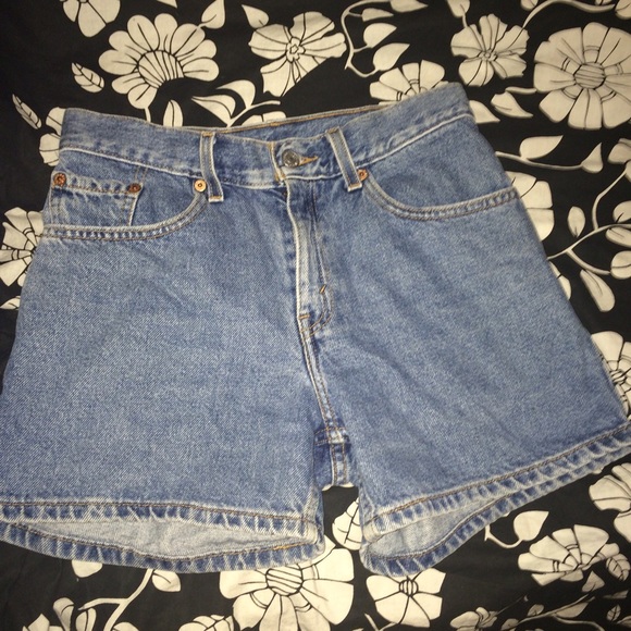 Mom Jean vintage high waisted Levi's shorts