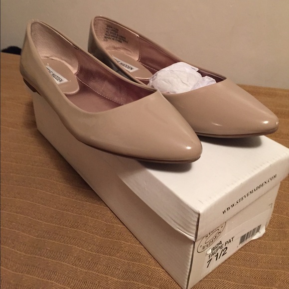 Nude flats (worn once)