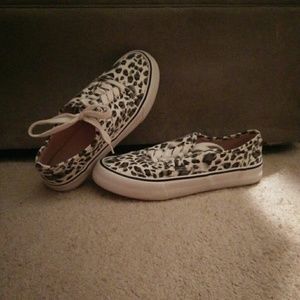 Converse style leopard print sneakers