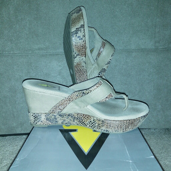 Only worn once wedges