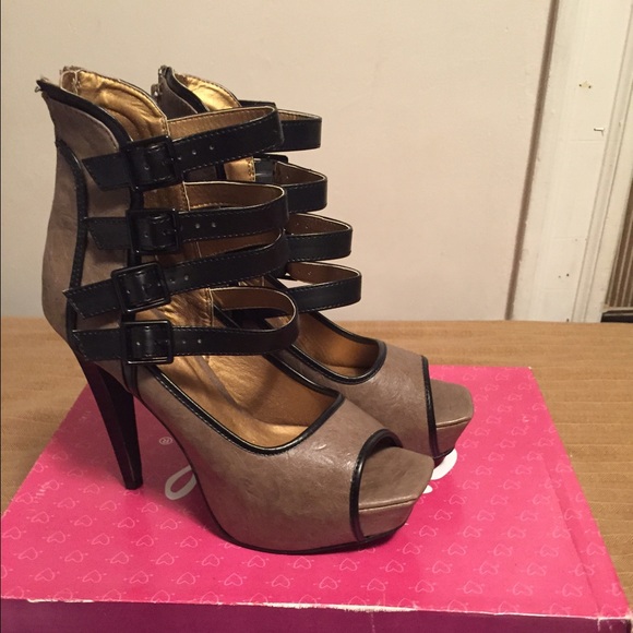 Strapped pump