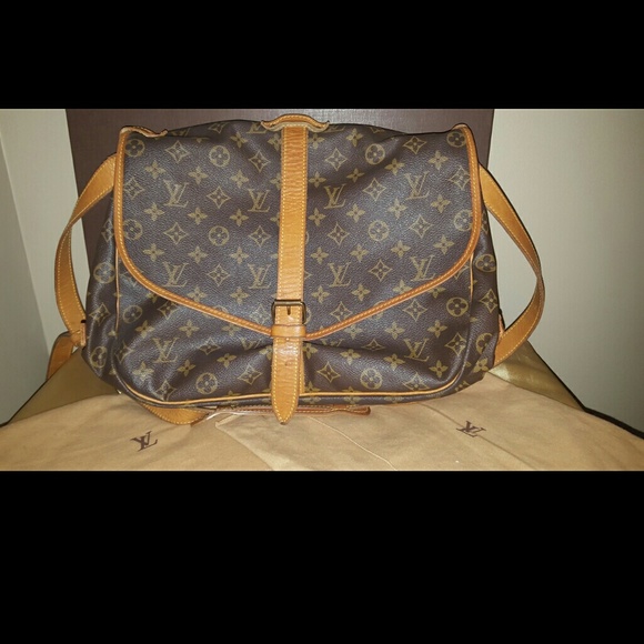 🚫SOLD Louis vuitton Saumur 35