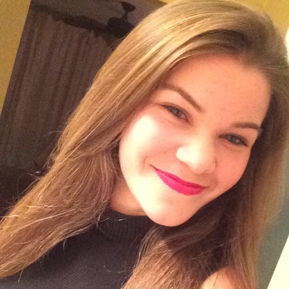 Meet your Posher, Olivia