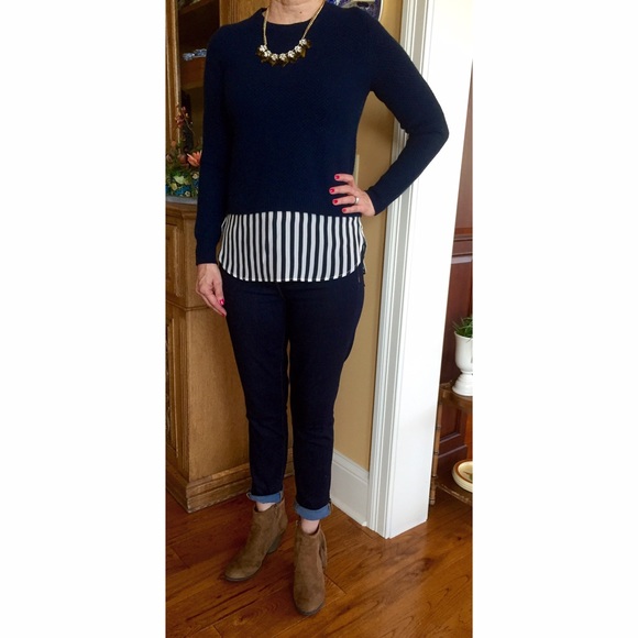 Navy chunky knit sweater w shirt tails!