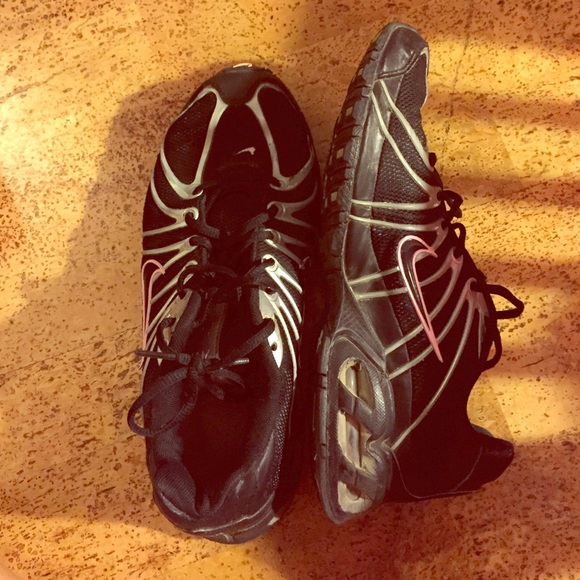 Nike Air Max black tennis shoes
