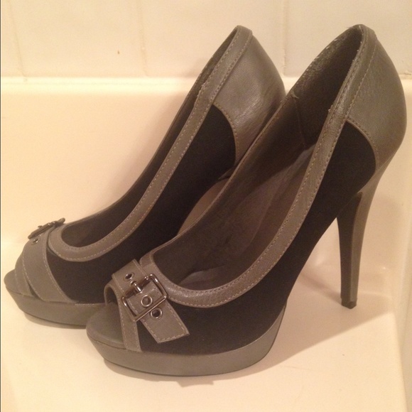 Heels - Picture 3 of 3