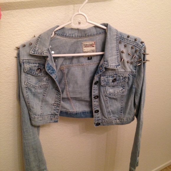 Cropped denim jacket