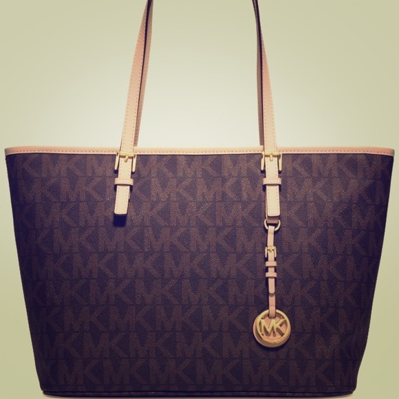 Michael Kors Tote! Fits absolutely everything!