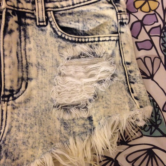 Cut off shorts - Picture 2 of 4