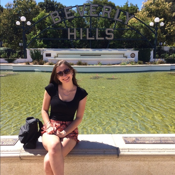 Meet your Posher, Becca