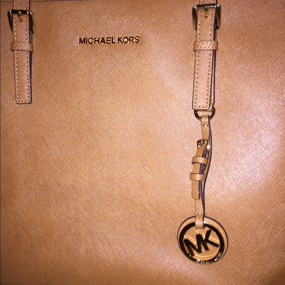 Michael Kors SAFFIANO LEATHER TOP-ZIP TOTE - Picture 3 of 3