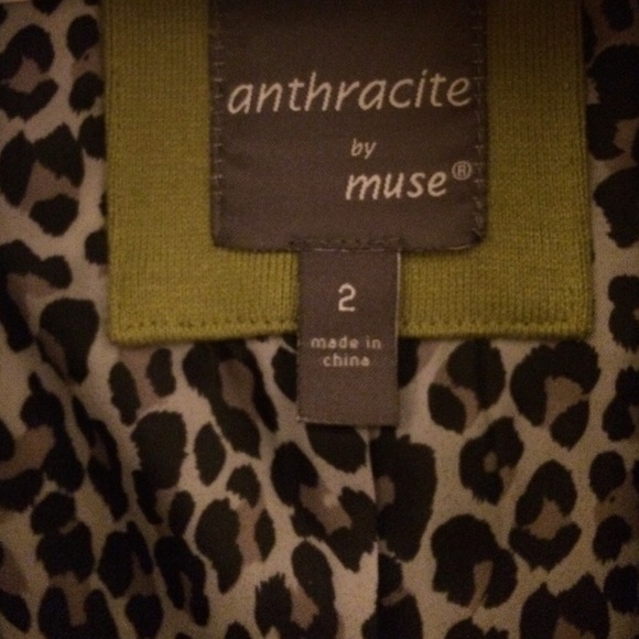 Green Blazer with gray leopard lining - Picture 2 of 3