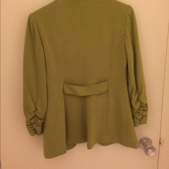 Green Blazer with gray leopard lining - Picture 3 of 3