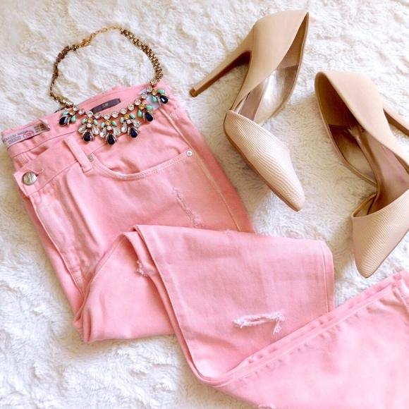 Zara Denim - HP!🎉 Zara Distressed Cropped Jeans