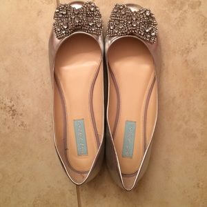 Betsy Johnson silver flats