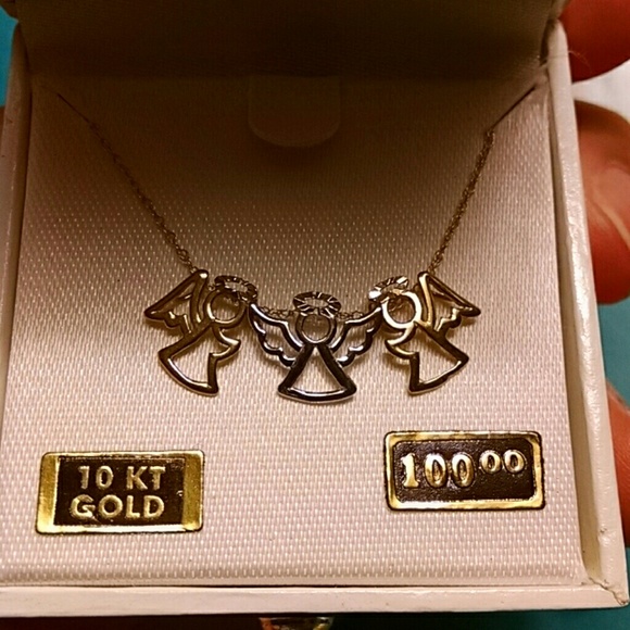 10k gold necklace. Make me an offer :)