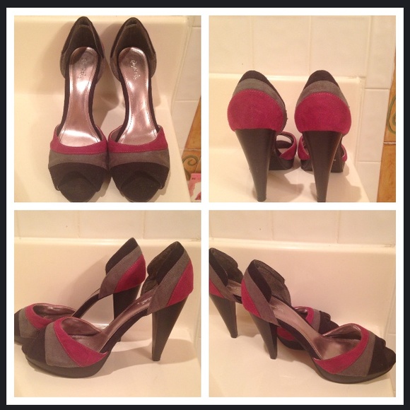 Peep toe shoes