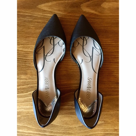 Never worn! Black, pointy-toe flats!