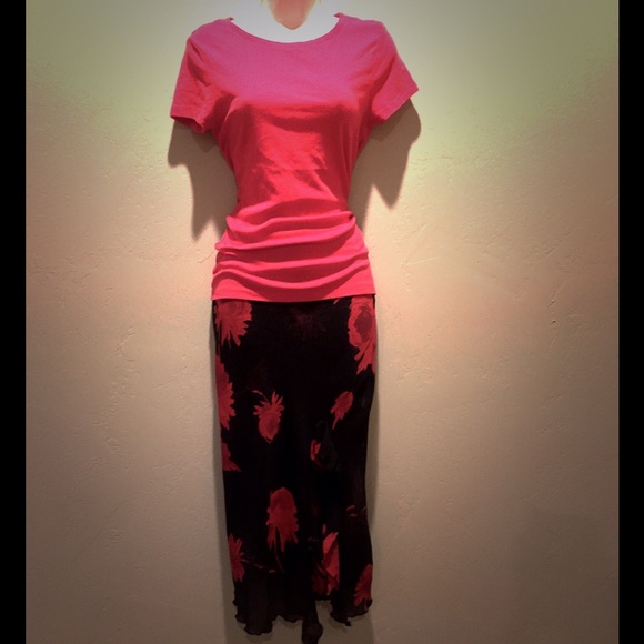 Black with Red Flowers Skirt - Picture 1 of 3